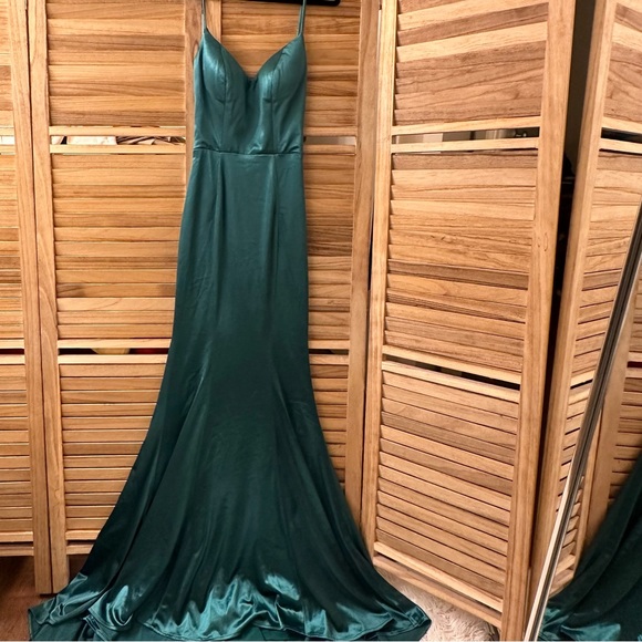 Portia and Scarlett Satin Prom Backless Gown in green size 2 -  threedaughtersproperties.com